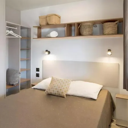 Serenissima Kemp Malcontenta